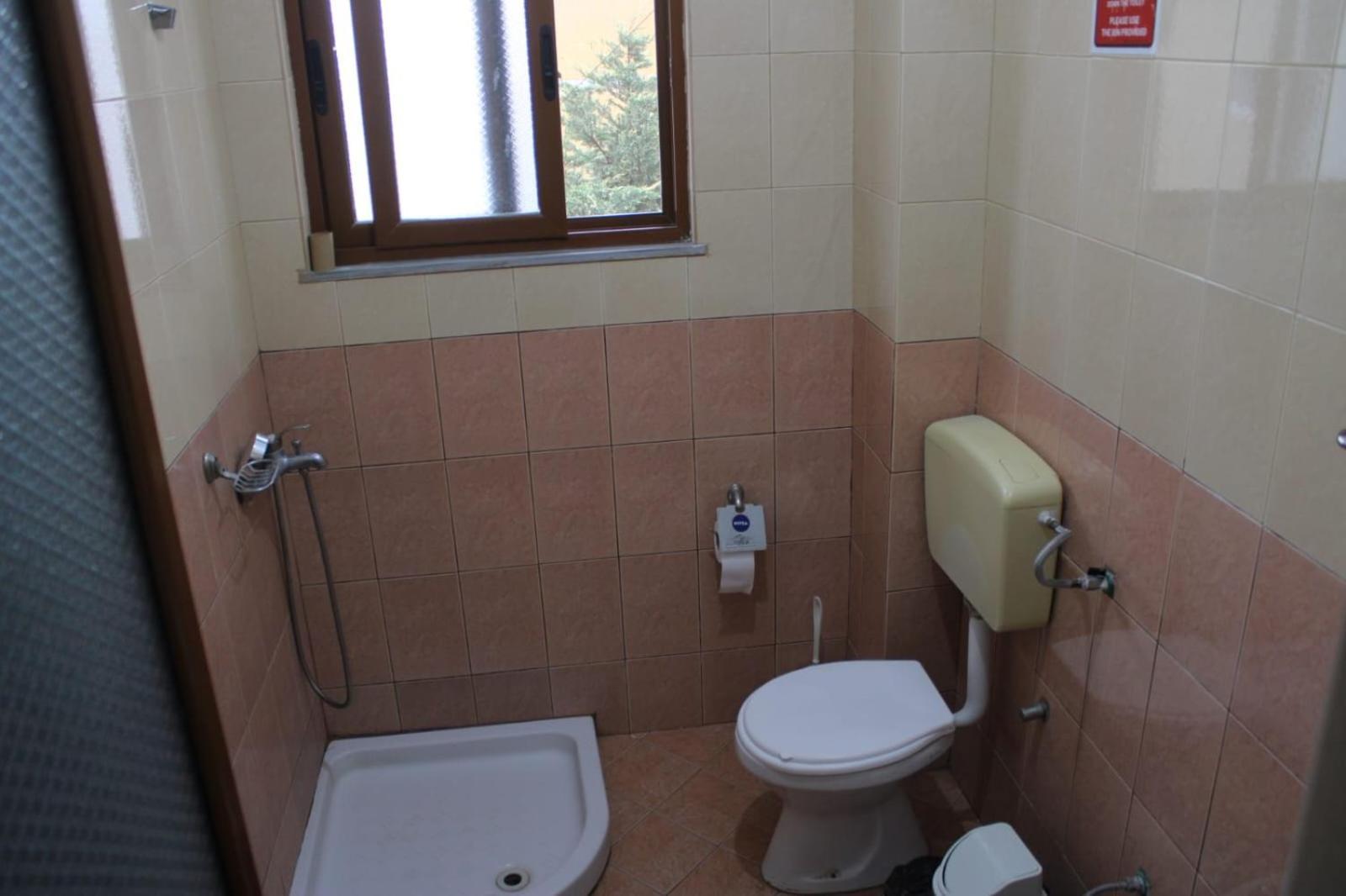 Crew Hostel Tirana Zewnętrze zdjęcie