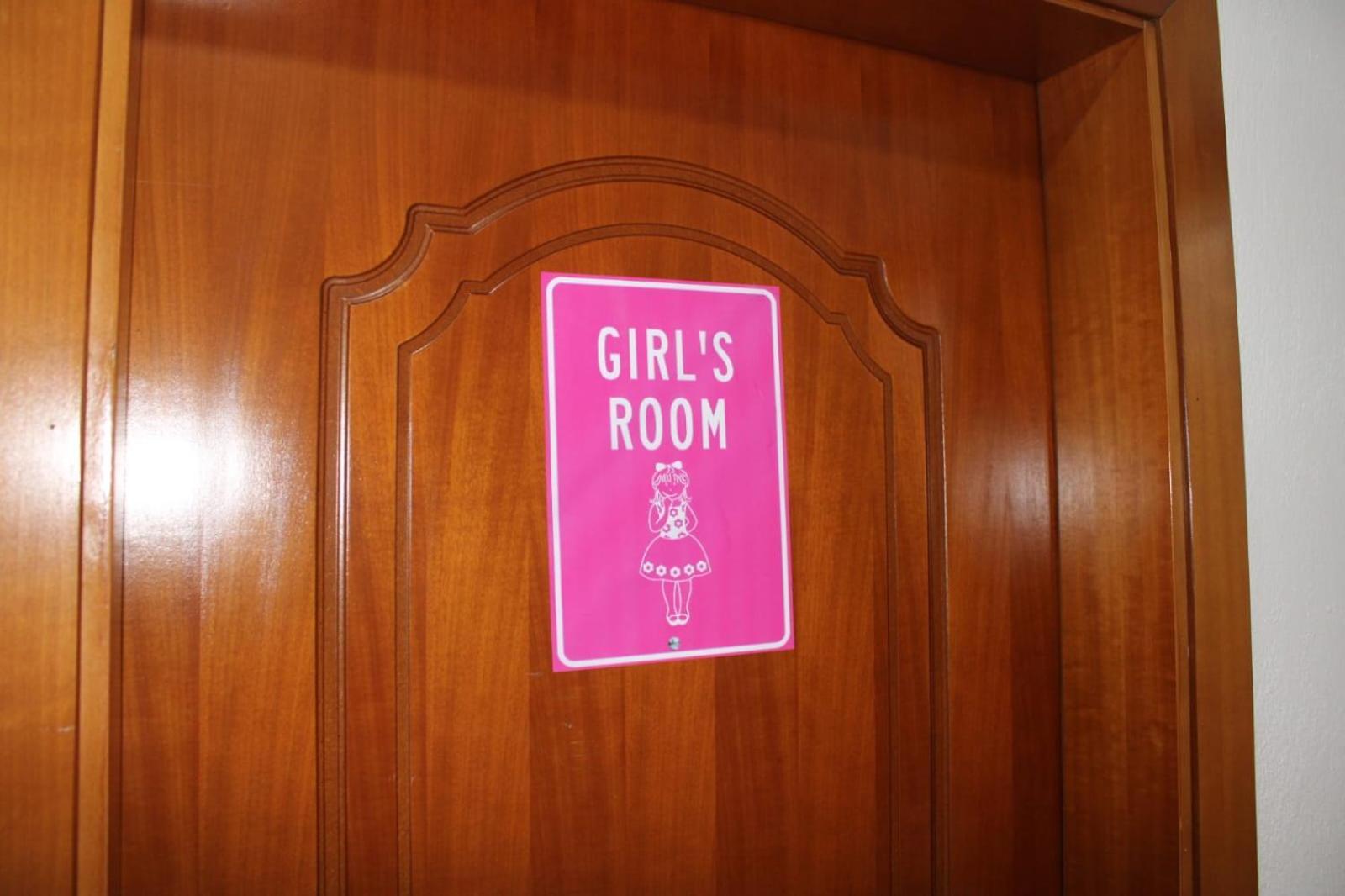Crew Hostel Tirana Zewnętrze zdjęcie